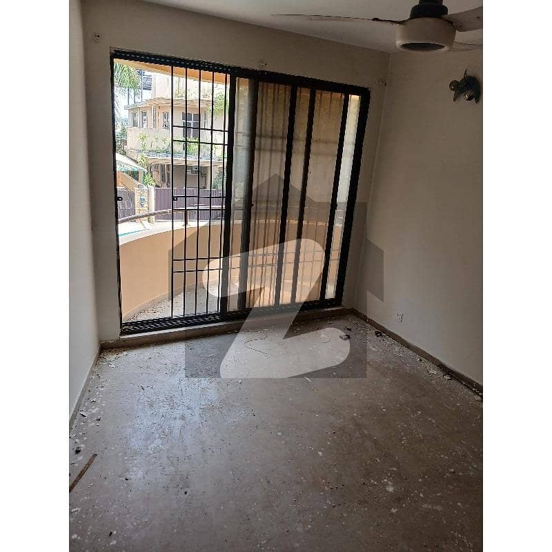 F/11 One Kanal House Available At Investor Price F/11 One Kanal House Available At Investor Price