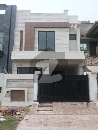 Paragon City 5 Marla Upper Portion For Rent