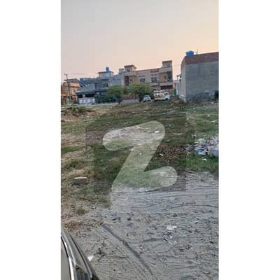 9 Marla Commercial Plot Available For Sale
