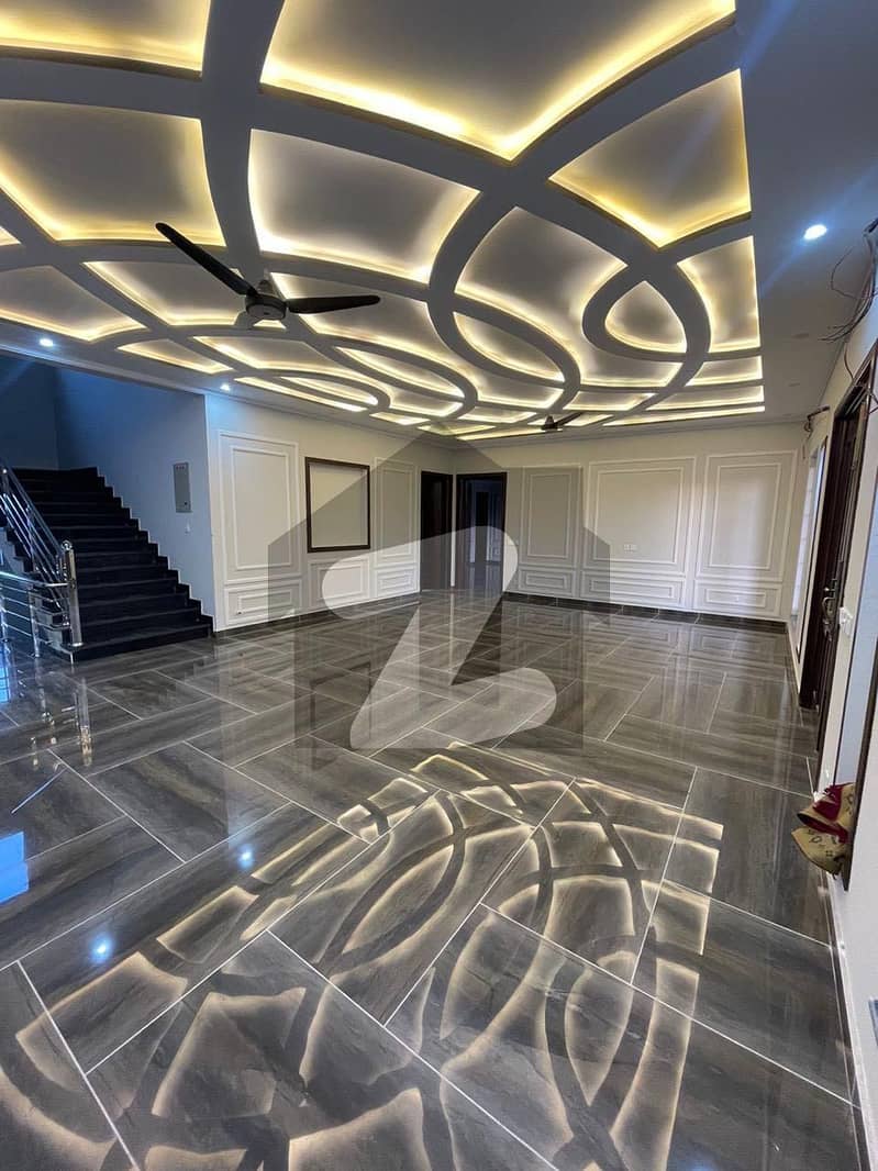 2.5 Kanal Beautiful House For Rent