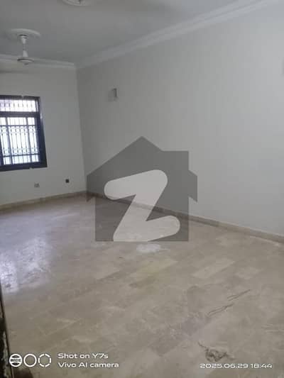 Very Beautiful 3 bed dd Ground Floor portion at aesthetic location heart of Johar BLK 15