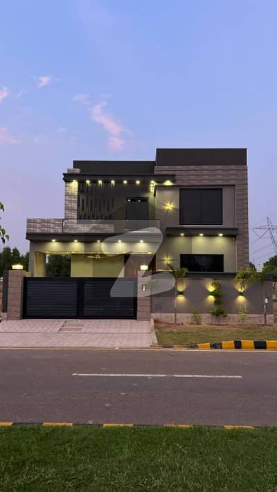 Main Boulevard 10 Marla Beautiful House Facing Double Story - Citi Housing Faisalabad