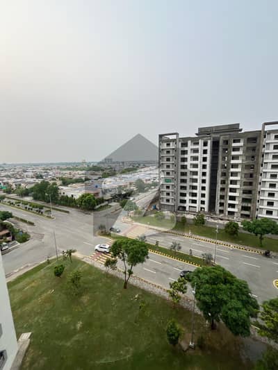 BRAND NEW 12 MARLA 4 BEDROOM APARTMENT AVAILABLE FOR RENT
