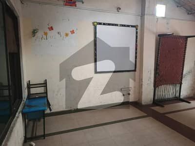 آرکیٹیکٹس انجنیئرز ہاؤسنگ سوسائٹی لاہور میں 5 کمروں کا 1 کنال مکان 4.8 کروڑ میں برائے فروخت۔