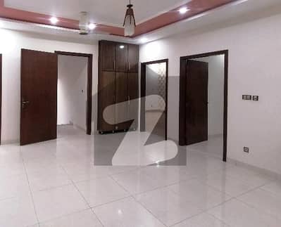House For Grabs In 2 Kanal Gulberg