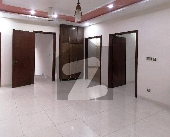 House For Grabs In 2 Kanal Gulberg