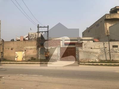 قطر بند روڈ لاہور میں 1 کنال عمارت 5.5 کروڑ میں برائے فروخت۔