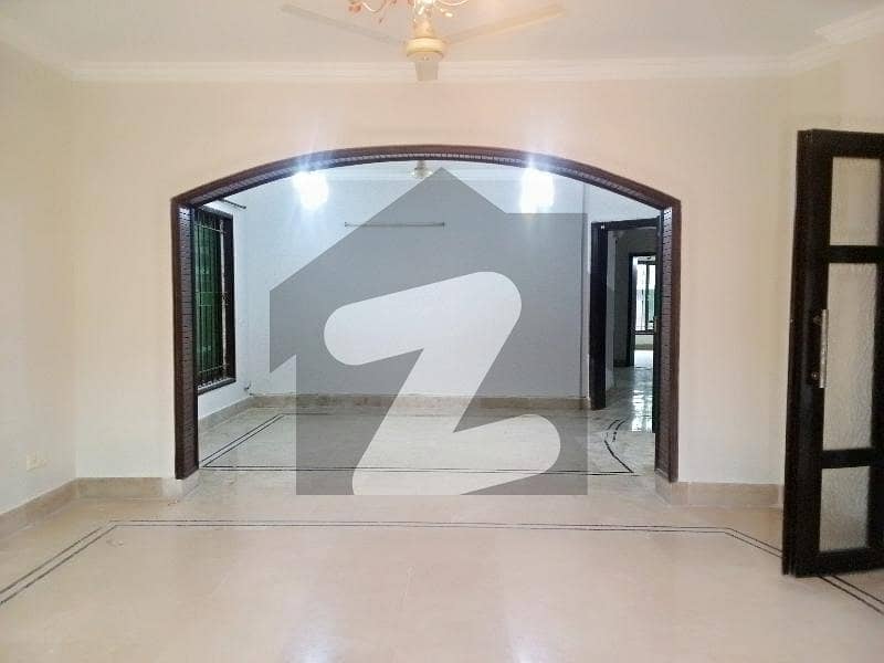 Ground Portion For Rent G11-4 Ideal Location