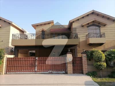 17 Marla 5 Bed Room Slightly Used House Available On Reasonable Rent.