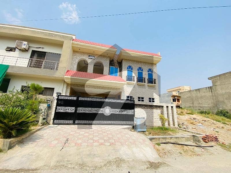 B-17 Islamabad 8 Marla House Available For Sale.