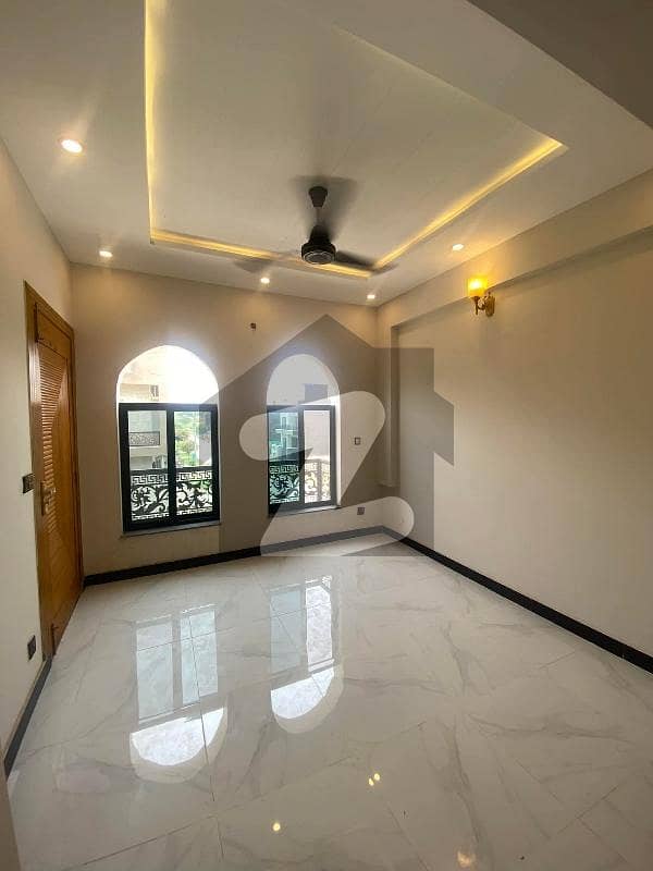 FMC 5 Marla House Available For Rent