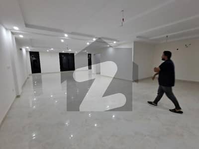 پیراگون سٹی لاہور میں 8 مرلہ دفتر 1.0 لاکھ میں کرایہ پر دستیاب ہے۔
