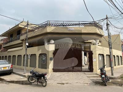 سمن آباد لاہور میں 4 کمروں کا 15 مرلہ مکان 3.5 لاکھ میں کرایہ پر دستیاب ہے۔