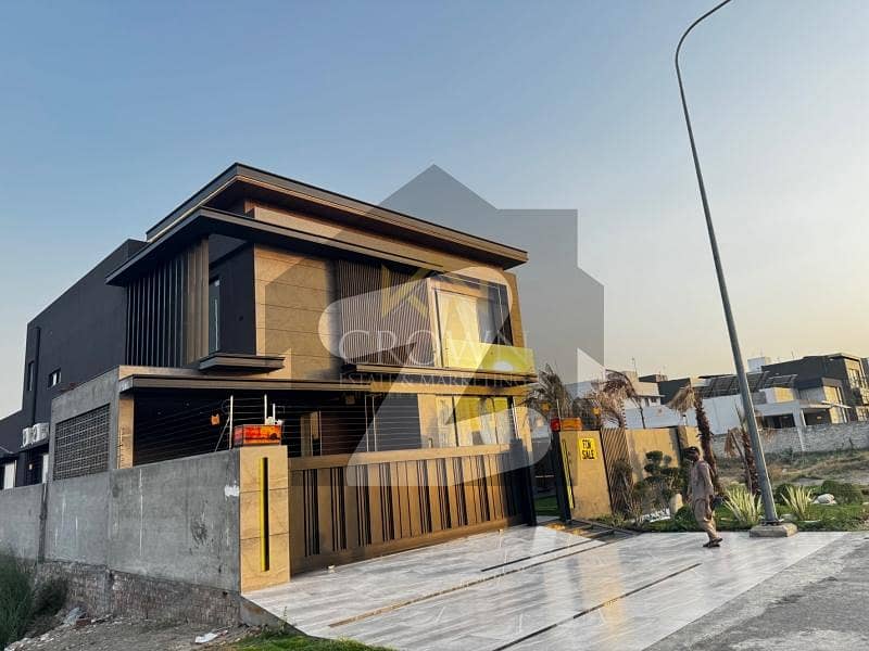 1 KANAL MODERN DESIGNE TOP LOCATION BUNGLOW DHA LAHORE