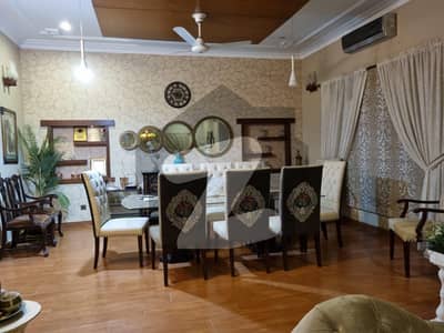 1000 Yards 3 Units Bungalow Sale In Phase 6