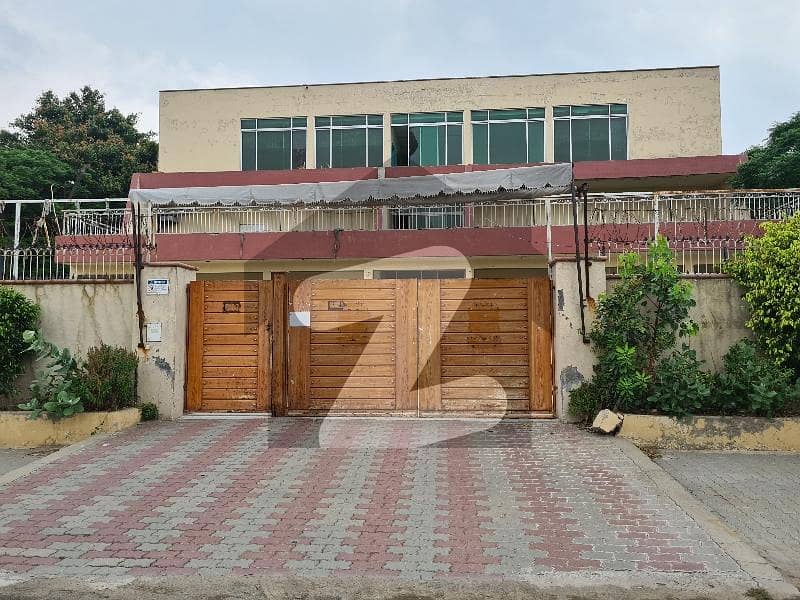 Spacious Building on Prime Location at Johar Town. Spacious Building on Prime Location at Johar Town.