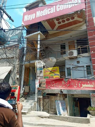 گُل کالونی لاہور میں 9 کمروں کا 11 مرلہ عمارت 6.0 کروڑ میں برائے فروخت۔