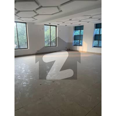گلبرگ 3 - بلاک جی گلبرگ 3,گلبرگ,لاہور میں 2 کنال عمارت 29.0 لاکھ میں کرایہ پر دستیاب ہے۔