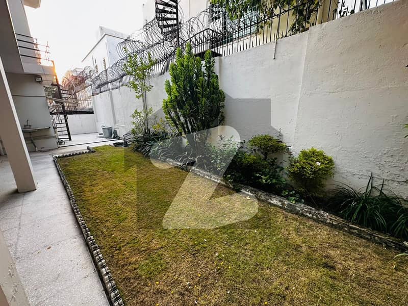 Beautiful house available for rent on prime location Beautiful house available for rent on prime location