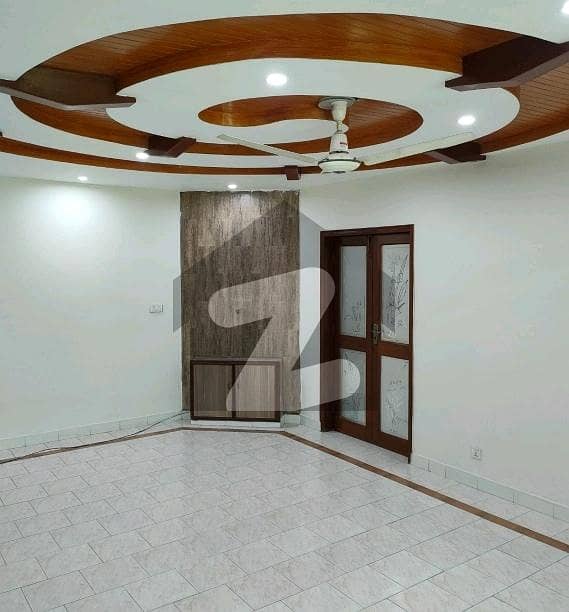 9 Marla House For Grabs In Eden