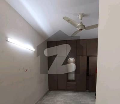 Reasonably-Priced 1 Kanal Upper Portion In Model Town - Block K, Lahore Is Available As Of Now