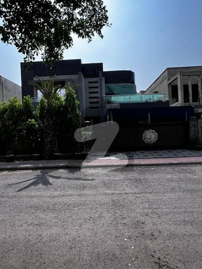 one kanal house for sale in Shaheen block bahria Town Lahore good location with gas