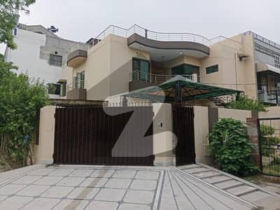 Market Location 15 Marla Double Story House