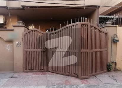 مرغزار آفیسرز کالونی لاہور میں 3 کمروں کا 8 مرلہ مکان 2.5 کروڑ میں برائے فروخت۔