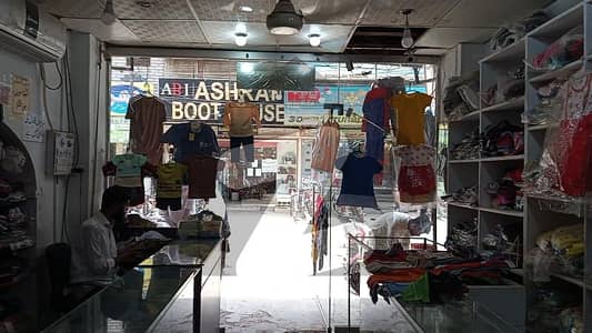 کلاک ٹاور 8 بازار فیصل آباد میں 3 مرلہ دکان 4.0 کروڑ میں برائے فروخت۔