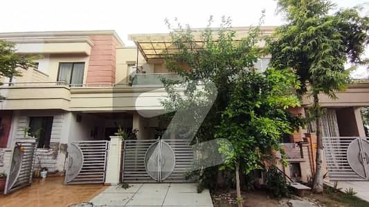 Ideally Located 3.5 Marla House Facing Park