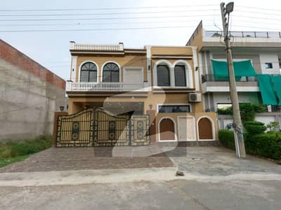 ایل ڈی اے ایوینیو ۔ بلاک جی ایل ڈی اے ایوینیو,لاہور میں 7 کمروں کا 10 مرلہ مکان 3.25 کروڑ میں برائے فروخت۔
