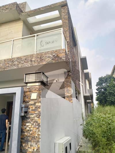جی ۔ 14/4 جی ۔ 14,اسلام آباد میں 5 کمروں کا 9 مرلہ مکان 7.0 کروڑ میں برائے فروخت۔