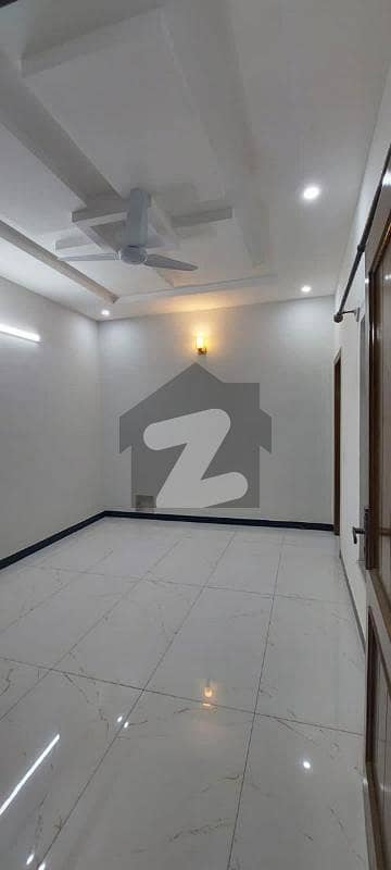 10 Marla Like New House Available For Sale In G-13 10 Marla Like New House Available For Sale In G-13