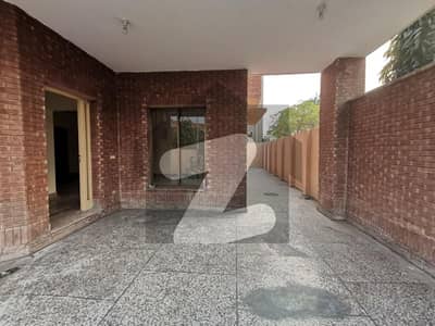 ویلینشیاء ہاؤسنگ سوسائٹی لاہور میں 5 کمروں کا 16 مرلہ مکان 1.4 لاکھ میں کرایہ پر دستیاب ہے۔