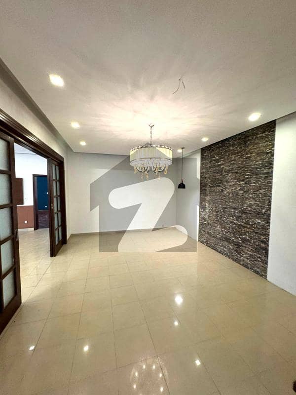 ایف ۔ 10 اسلام آباد میں 5 کمروں کا 1 کنال مکان 18.0 کروڑ میں برائے فروخت۔