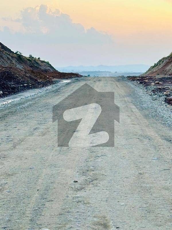 سی سوالہ اسلام آباد میں 1 کنال رہائشی پلاٹ 3.3 کروڑ میں برائے فروخت۔