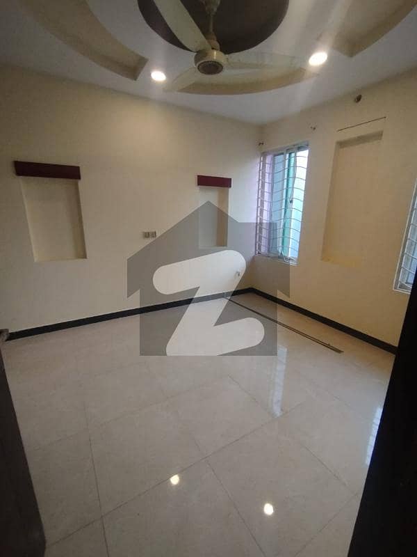 1000 Square Feet Upper Portion In D-12 Best Option 1000 Square Feet Upper Portion In D-12 Best Option