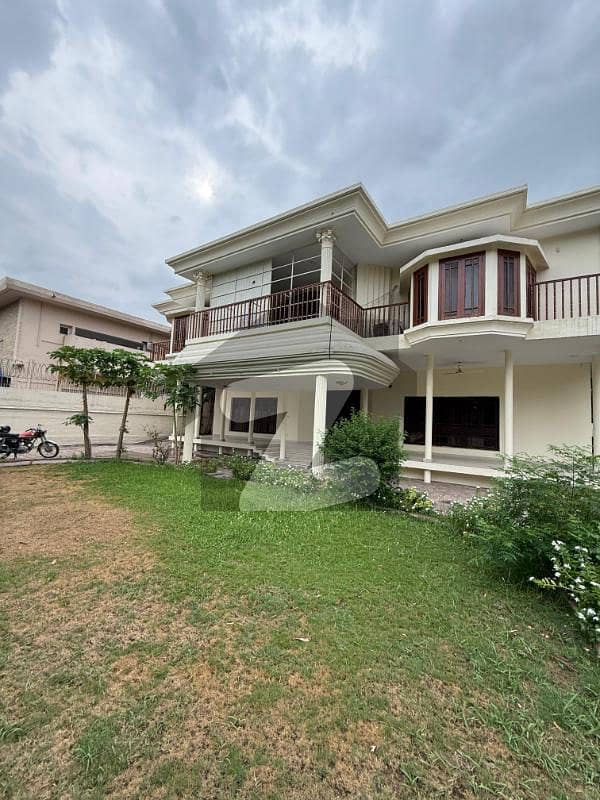 House With Big Lawn For Rent House With Big Lawn For Rent