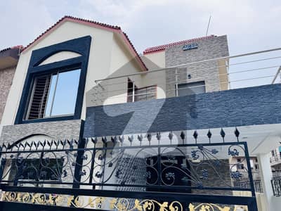 بحریہ ٹاؤن فیز 3 بحریہ ٹاؤن راولپنڈی,راولپنڈی میں 5 کمروں کا 10 مرلہ مکان 4.5 کروڑ میں برائے فروخت۔