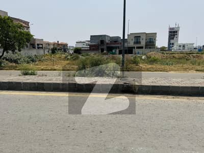 ڈی ایچ اے فیز 8 - سی سی اے 3 ڈی ایچ اے فیز 8,ڈیفنس (ڈی ایچ اے),لاہور میں 4 مرلہ کمرشل پلاٹ 3.5 کروڑ میں برائے فروخت۔