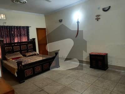 پی اے ایف آفیسرز کالونی کینٹ,لاہور میں 6 کمروں کا 16 مرلہ مکان 1.5 لاکھ میں کرایہ پر دستیاب ہے۔