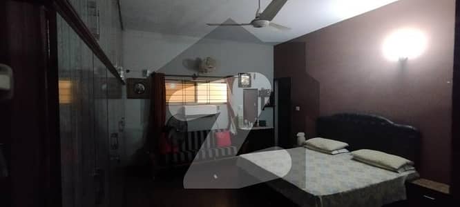 نارتھ ناظم آباد کراچی میں 8 کمروں کا 1 کنال مکان 11.0 کروڑ میں برائے فروخت۔
