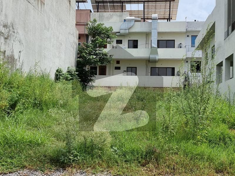 Plot For Sale (50x90) Plot For Sale (50x90)