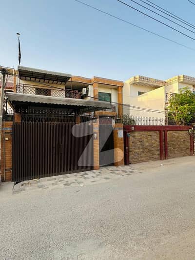 زکریا ٹاؤن ملتان میں 4 کمروں کا 10 مرلہ مکان 2.65 کروڑ میں برائے فروخت۔