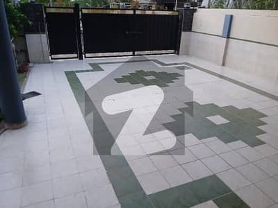 1kinal uper purshin for rent in 3bad room TV lounge kichen with taris bajli pani gas available total marble floors