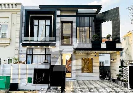 10 Marla Ultra Designer House Available For Rent