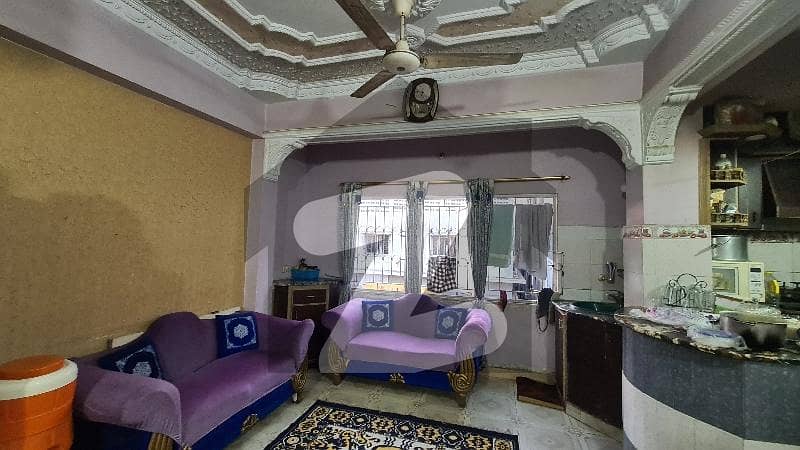 طارق روڈ کراچی میں 2 کمروں کا 4 مرلہ مکان 1.25 کروڑ میں برائے فروخت۔