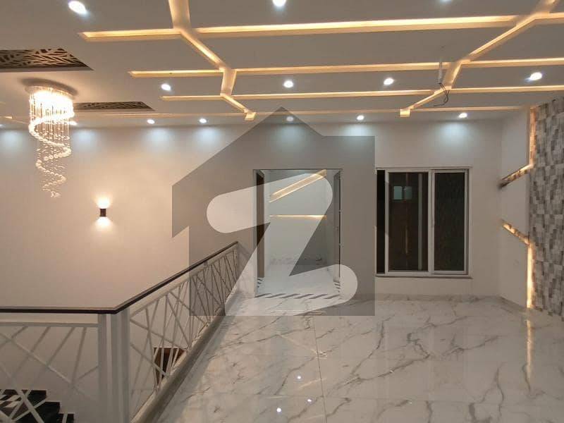 ایڈن ویلی فیصل آباد میں 8 مرلہ مکان 3.6 کروڑ میں برائے فروخت۔