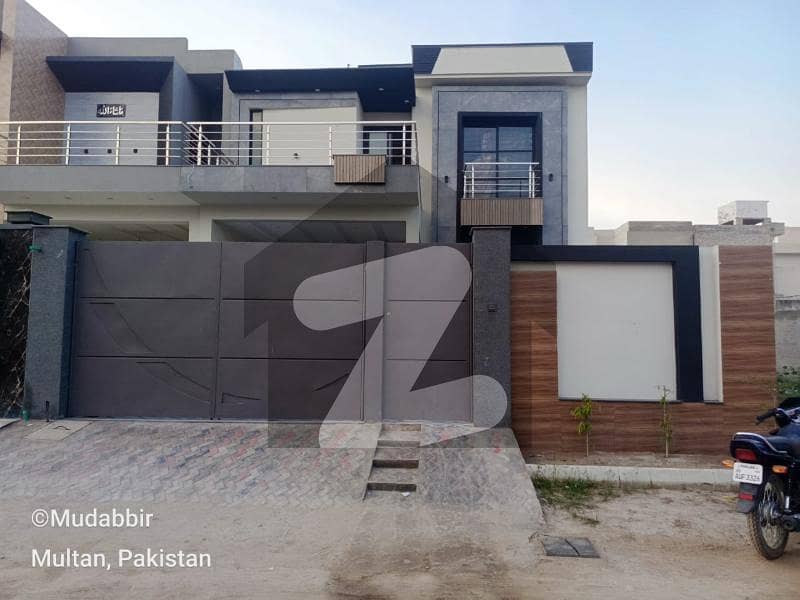 شالیمار کالونی ملتان میں 3 کمروں کا 8 مرلہ مکان 1.65 کروڑ میں برائے فروخت۔