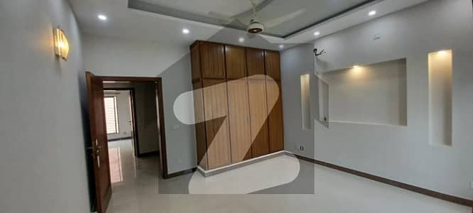 ڈی ایچ اے فیز 3 - بلاک ایکس فیز 3,ڈیفنس (ڈی ایچ اے),لاہور میں 3 کمروں کا 1 کنال بالائی پورشن 1.35 لاکھ میں کرایہ پر دستیاب ہے۔
